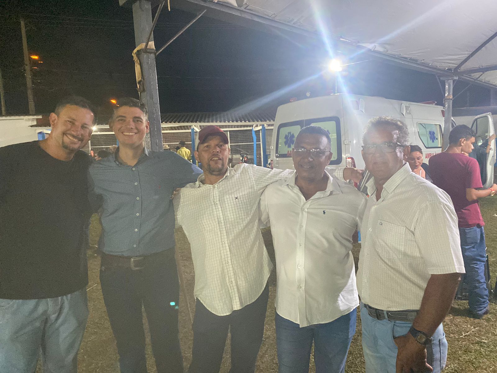 Vereador Luciano, segundo à direita, de camisa azul, é pré-candidato a prefeito de Anaurilândia - Foto: Impacto Mais